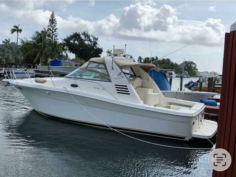 2000 Sea Ray 330 Express Cruiser