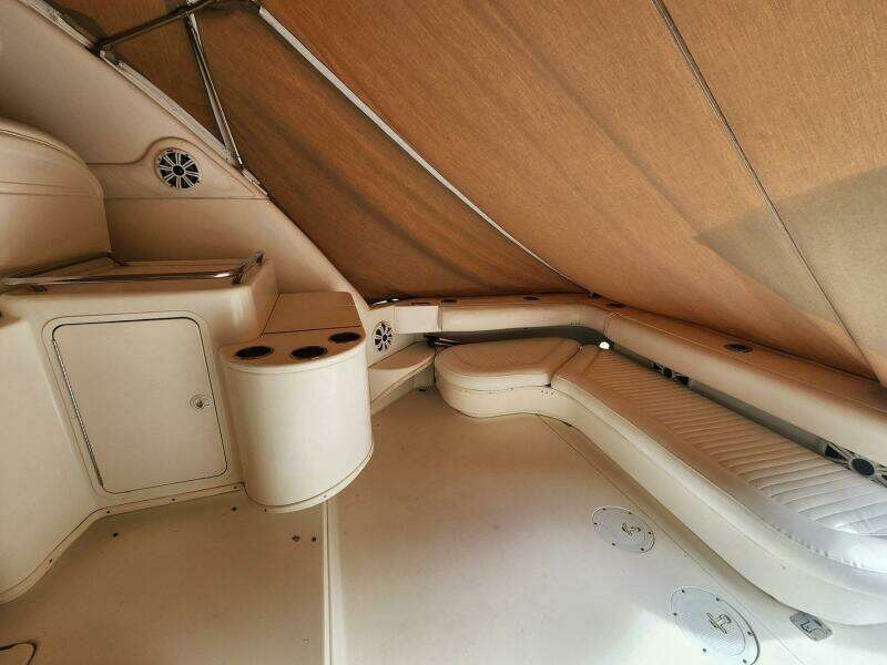 2000 Sea Ray 330 Express Cruiser