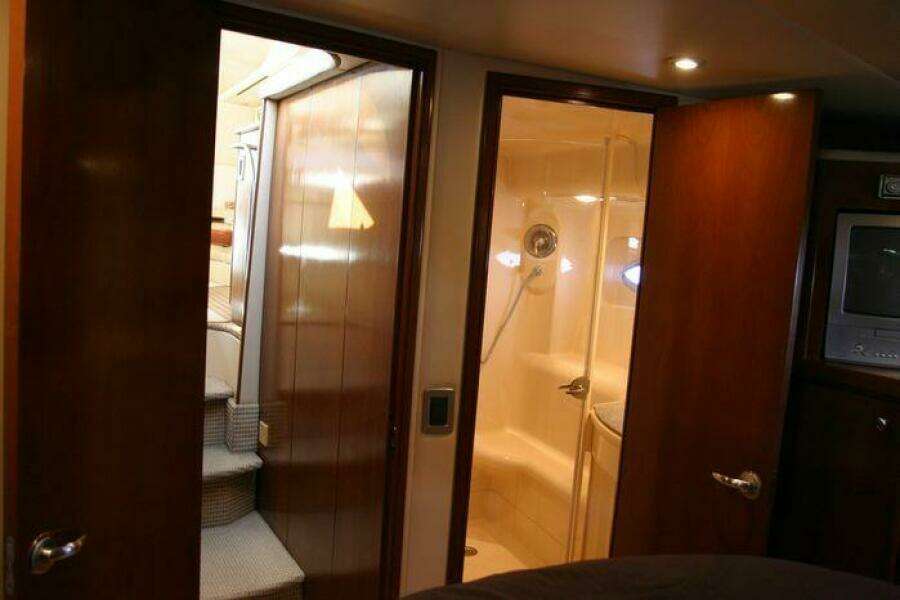 2005 Meridian 411 Sedan