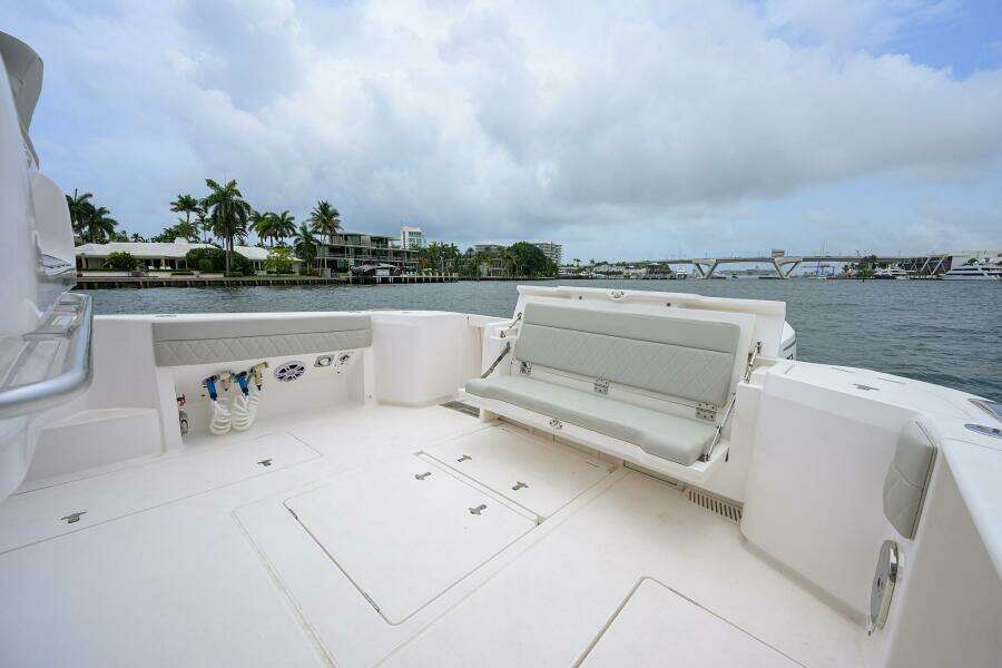 Intrepid 41 - Cockpit