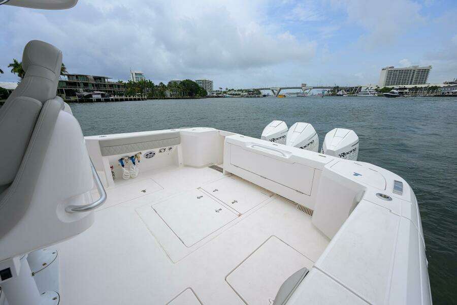 Intrepid 41 - Starboard Cockpit