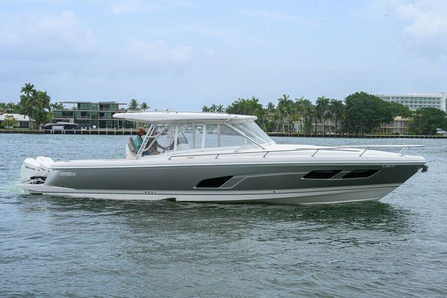Intrepid 41 - Starboard Profile 