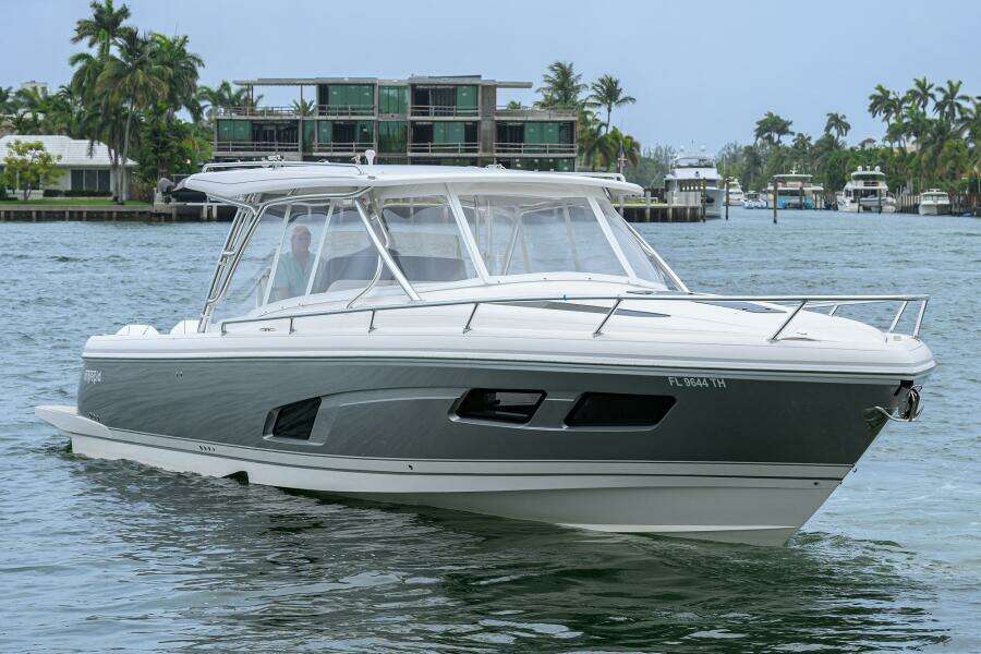 Intrepid 41 - Starboard Profile