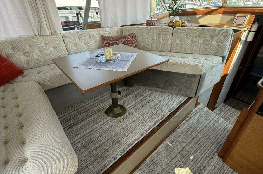 1983 Bayliner 3870 Motoryacht