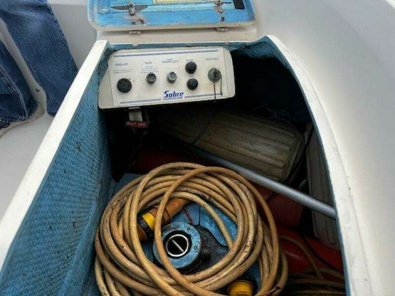 Aft cockpit center hatch