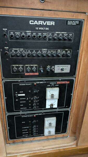 1994 Carver 370 AFT CABIN