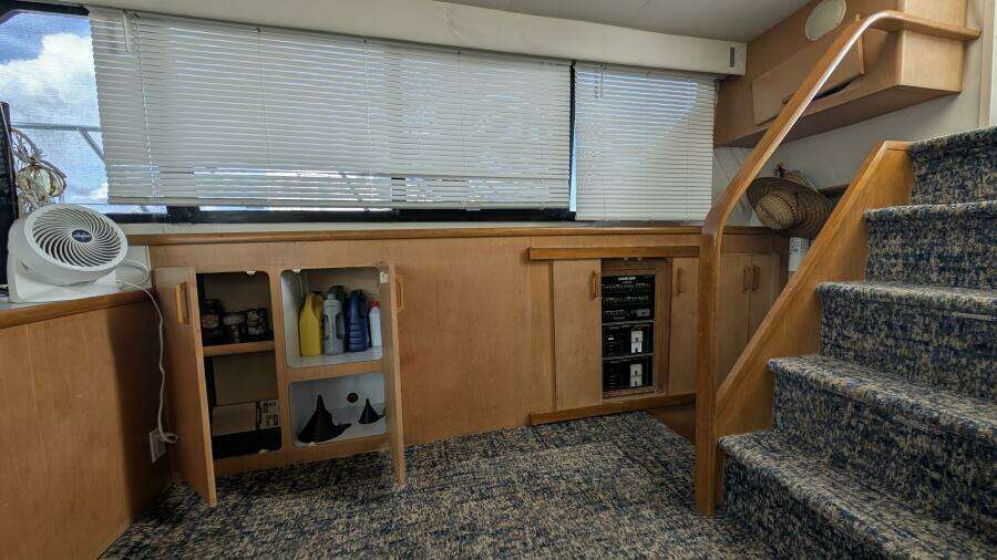 1994 Carver 370 AFT CABIN