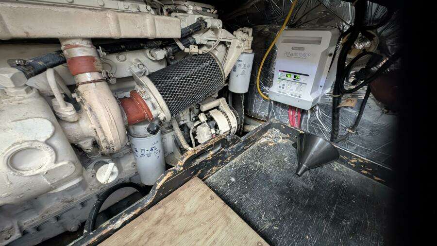 1994 Carver 370 AFT CABIN