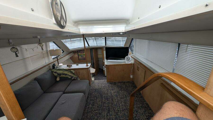1994 Carver 370 AFT CABIN