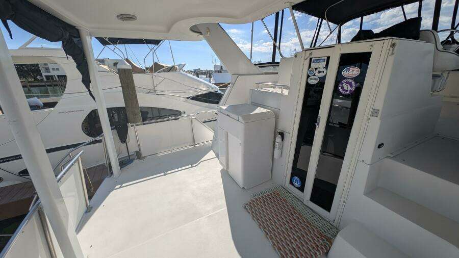 1994 Carver 370 AFT CABIN