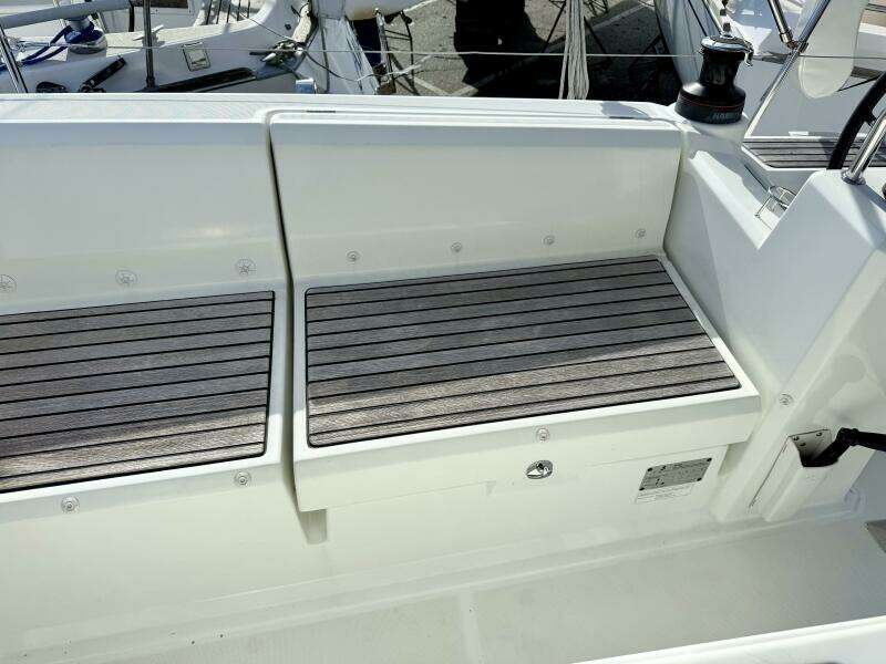2021 Beneteau 35.1