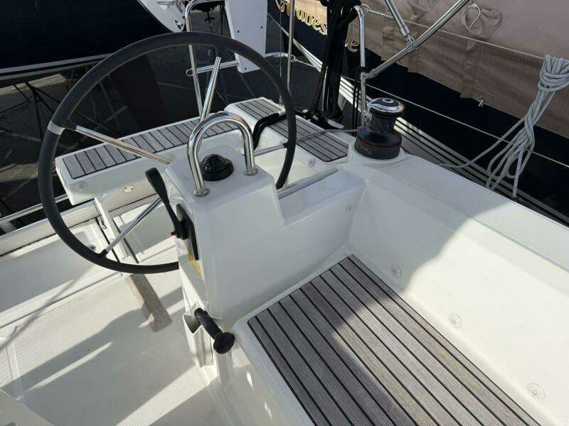 2021 Beneteau 35.1