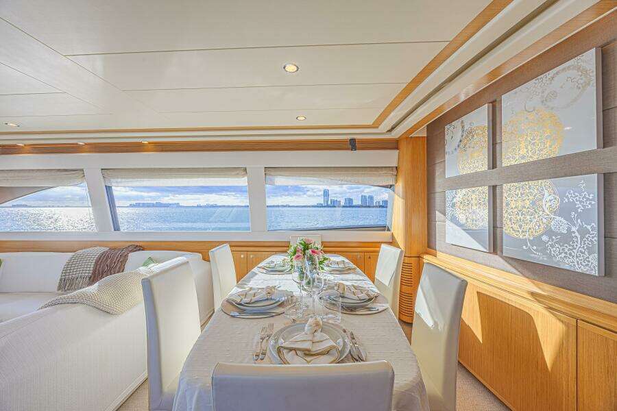 2011 Ferretti Yachts 830