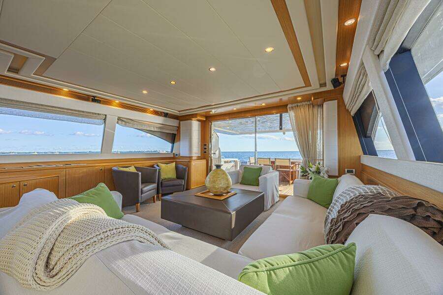 2011 Ferretti Yachts 830