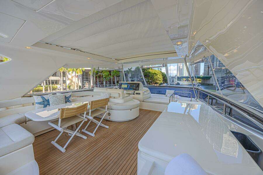 2011 Ferretti Yachts 830