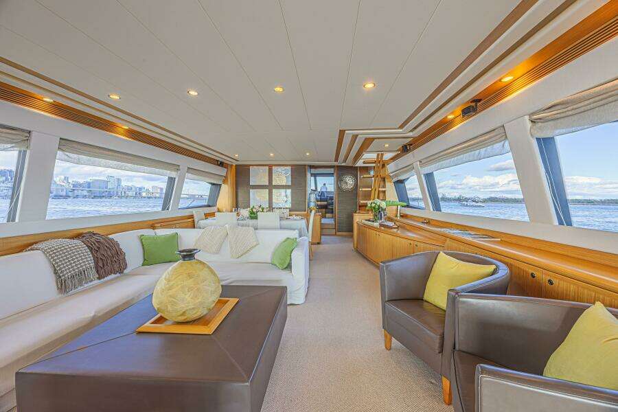 2011 Ferretti Yachts 830