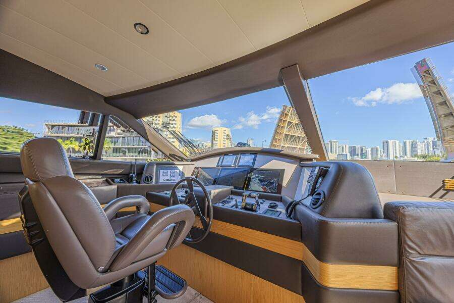 2011 Ferretti Yachts 830