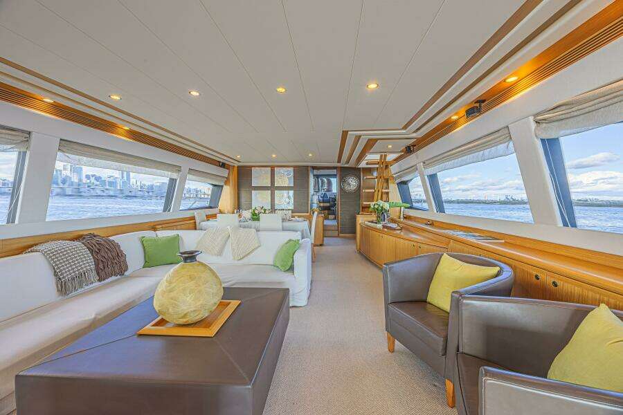 2011 Ferretti Yachts 830