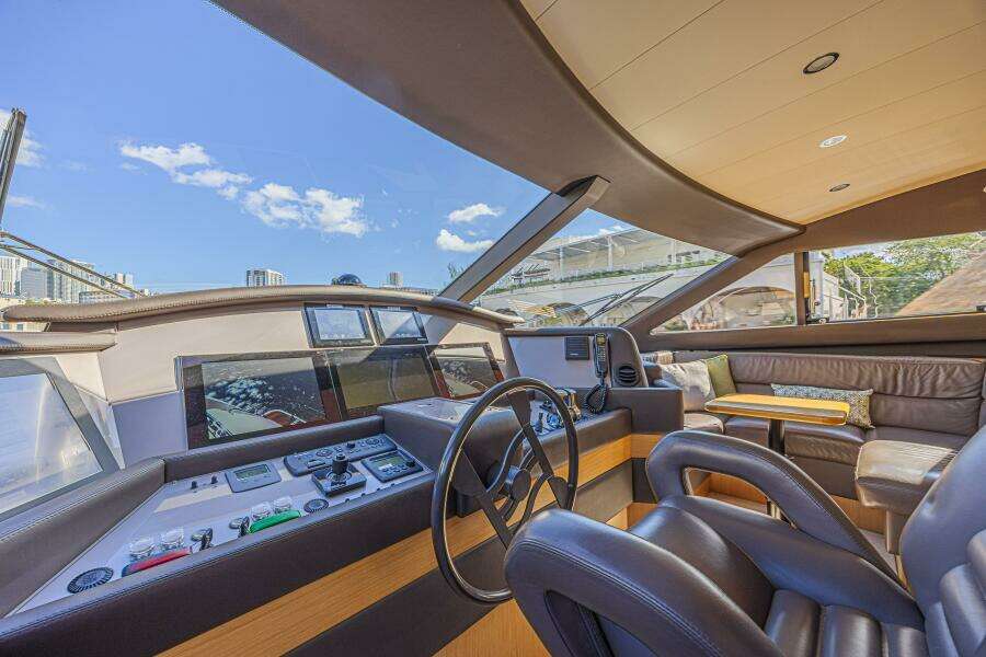 2011 Ferretti Yachts 830