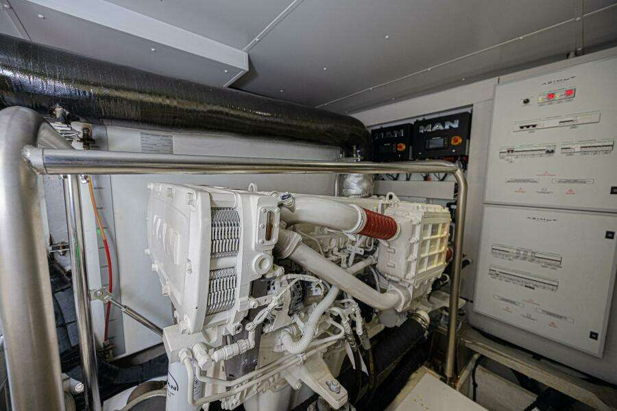 2022 Azimut Magellano 66