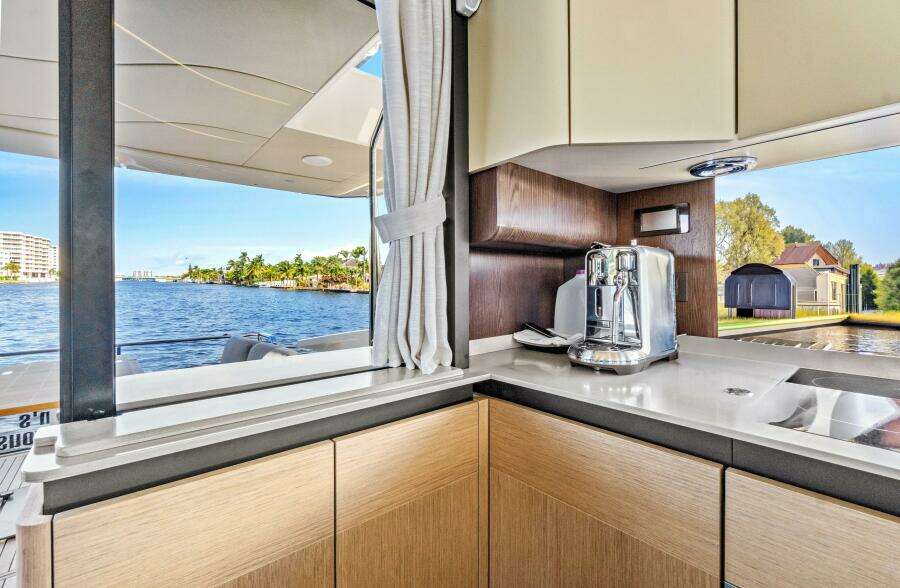 2025 Absolute 52 Fly