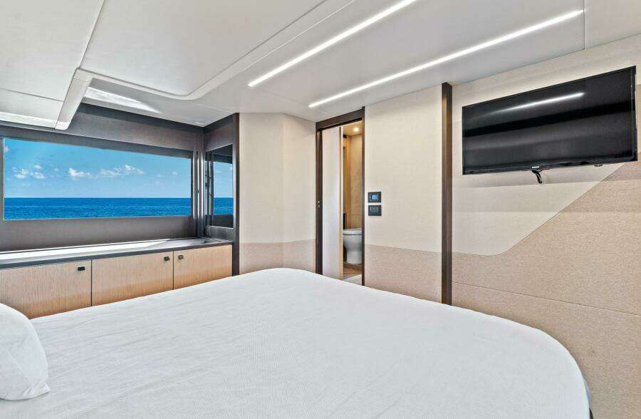 2025 Absolute 52 Fly