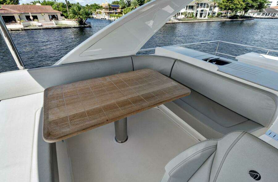 2025 Absolute 52 Fly