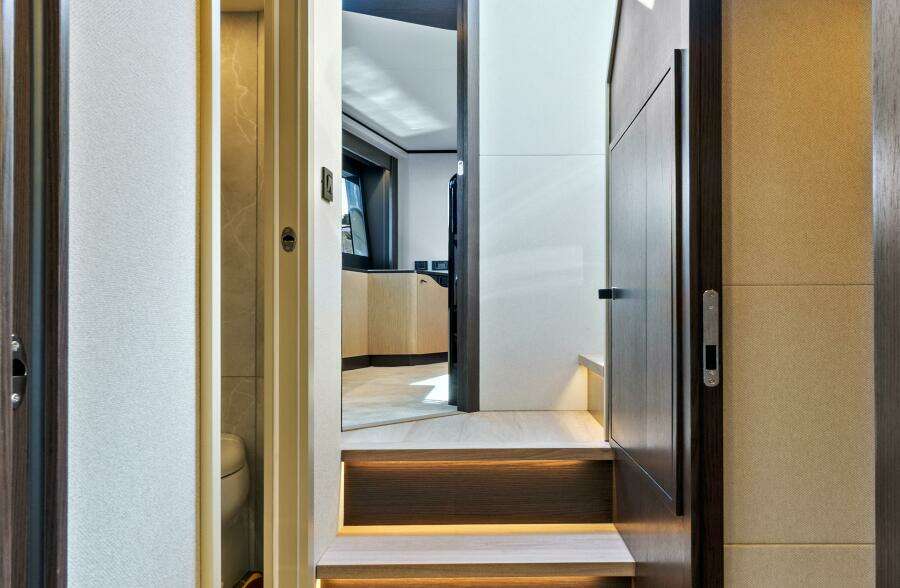 2025 Absolute 52 Fly