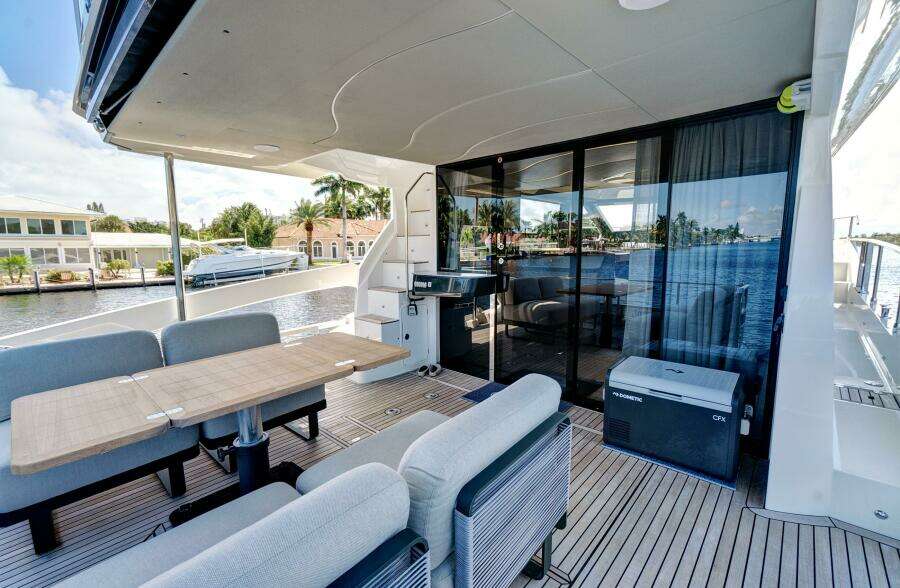 2025 Absolute 52 Fly