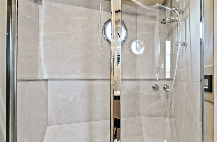 2025 Absolute 52 Fly