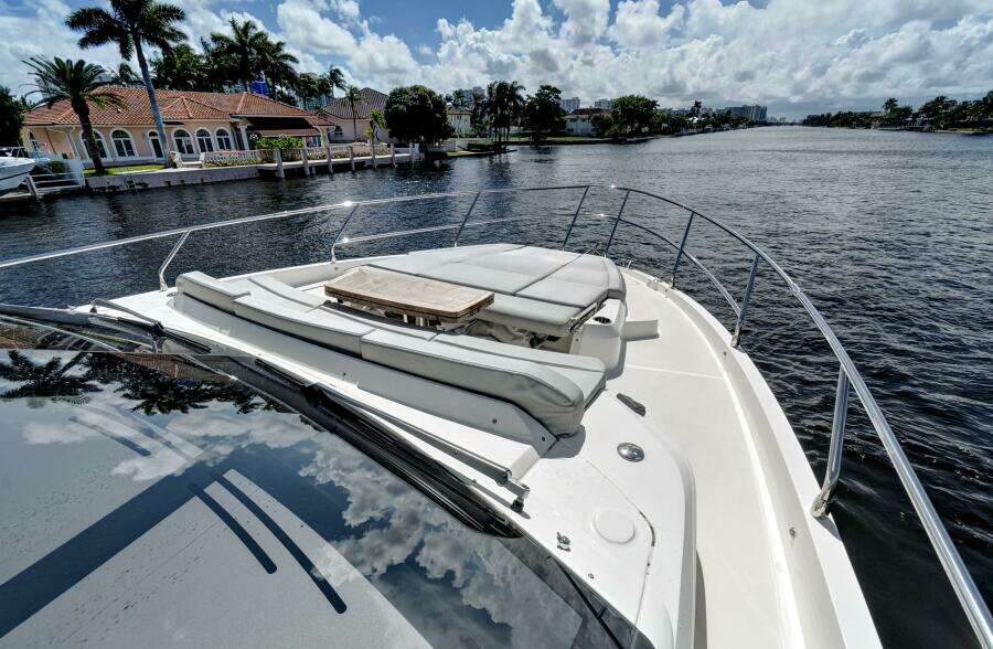 2025 Absolute 52 Fly