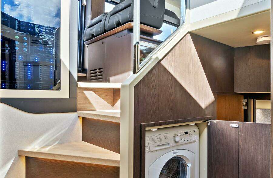 2025 Absolute 52 Fly