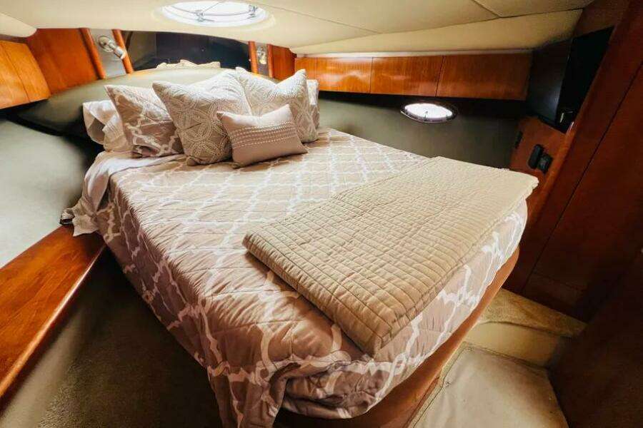 2006 Cruisers Yachts 420 Express