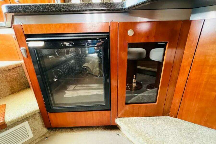 2006 Cruisers Yachts 420 Express