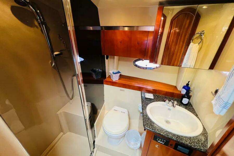 2006 Cruisers Yachts 420 Express