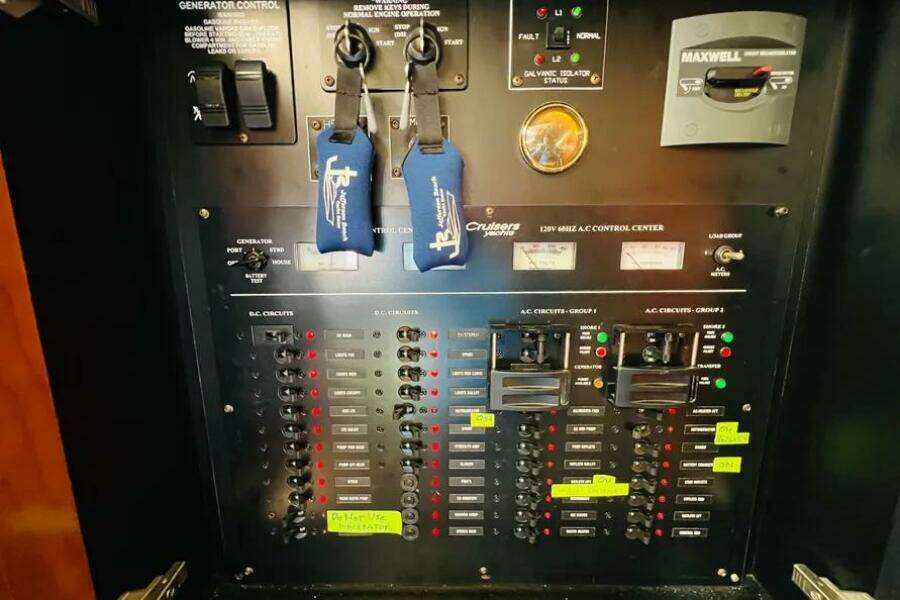 2006 Cruisers Yachts 420 Express