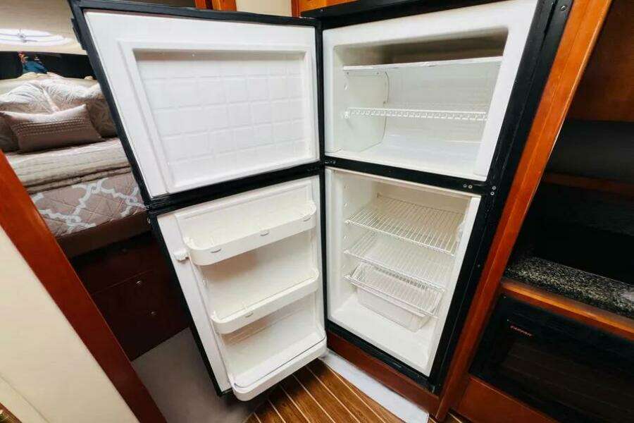 2006 Cruisers Yachts 420 Express