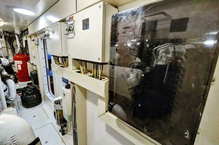 2008 Viking 74 Enclosed Bridge