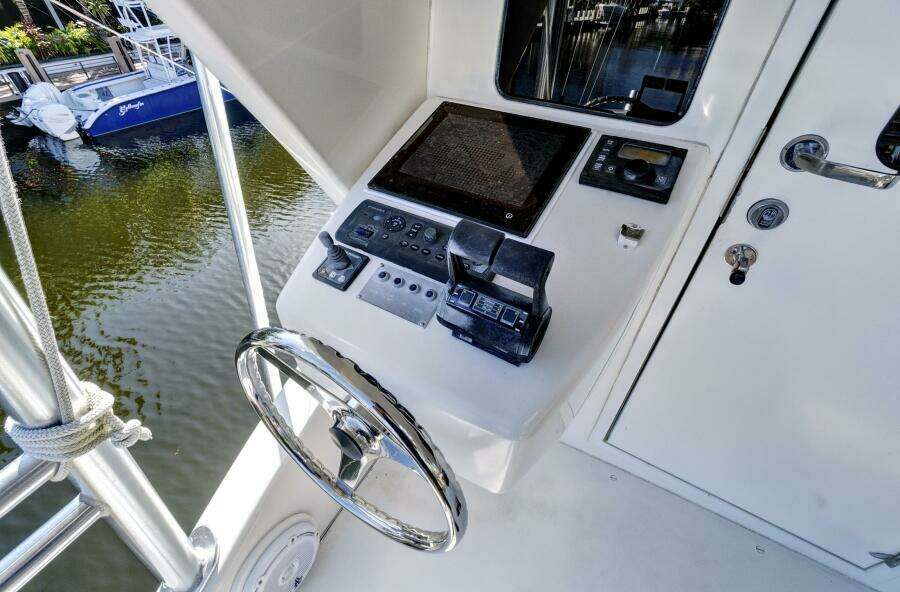 2008 Viking 74 Enclosed Bridge