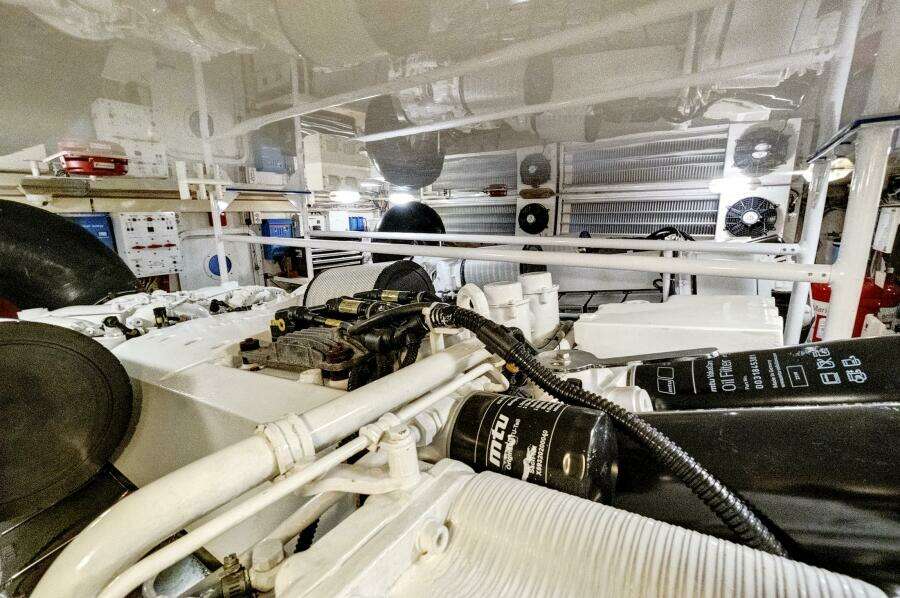 2008 Viking 74 Enclosed Bridge