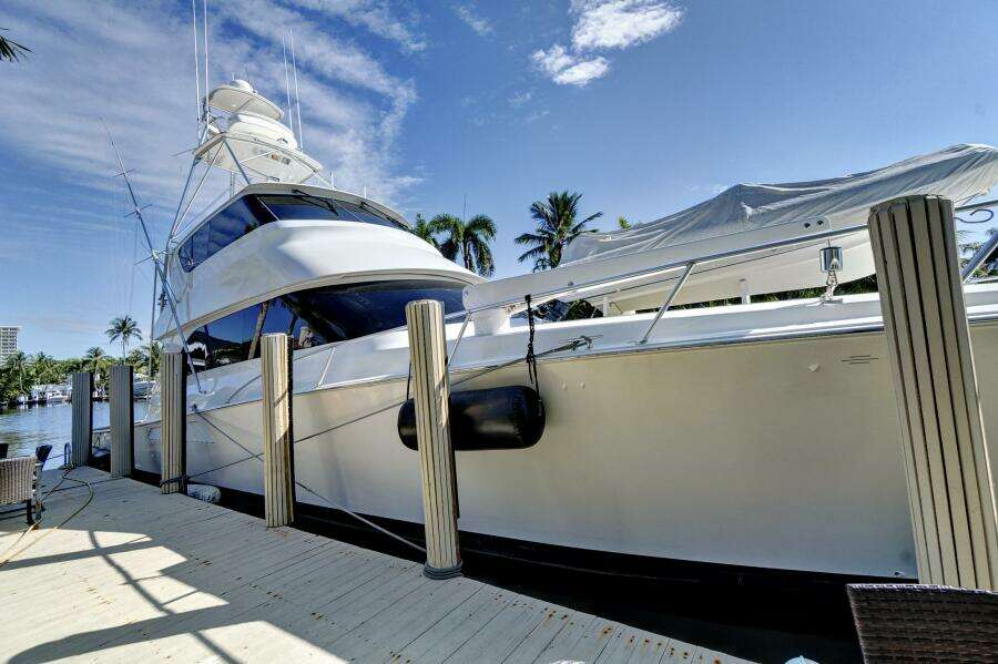 2008 Viking 74 Enclosed Bridge