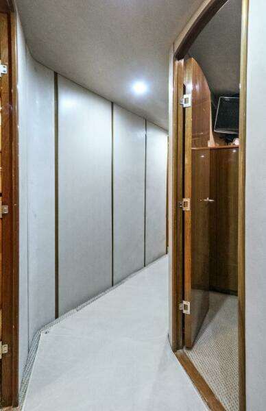 2008 Viking 74 Enclosed Bridge