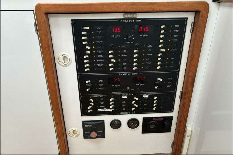 1999 Manta 40 Sail Catamaran