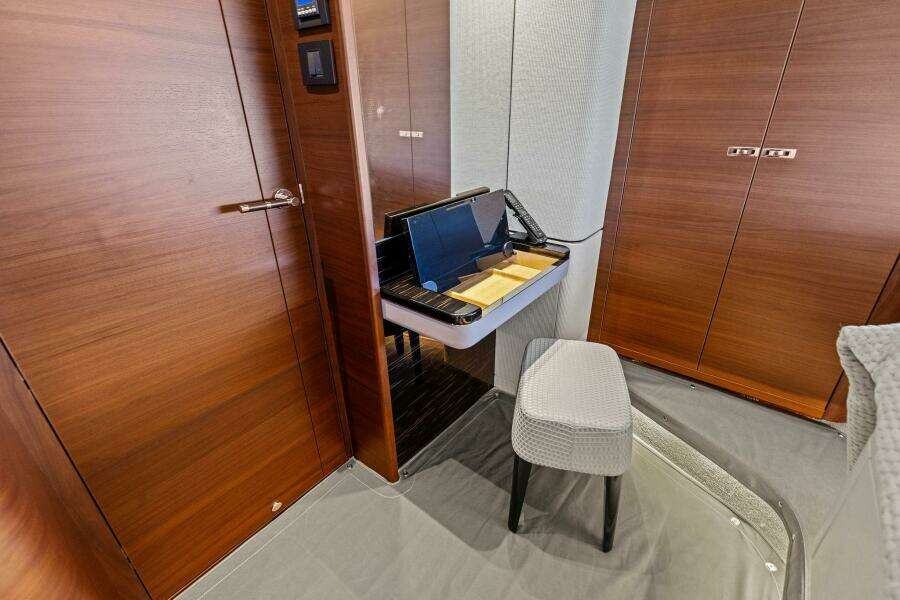 2018 Princess Y75 Motor Yacht