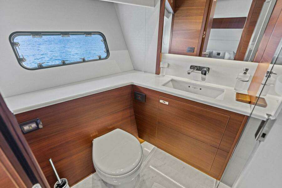 2018 Princess Y75 Motor Yacht