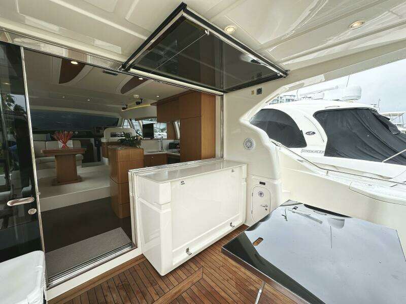 2014 Ferretti Yachts 530