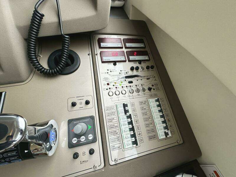 2014 Ferretti Yachts 530