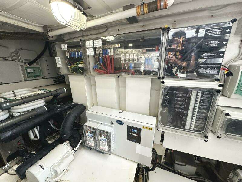 2014 Ferretti Yachts 530