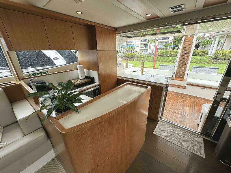 2014 Ferretti Yachts 530