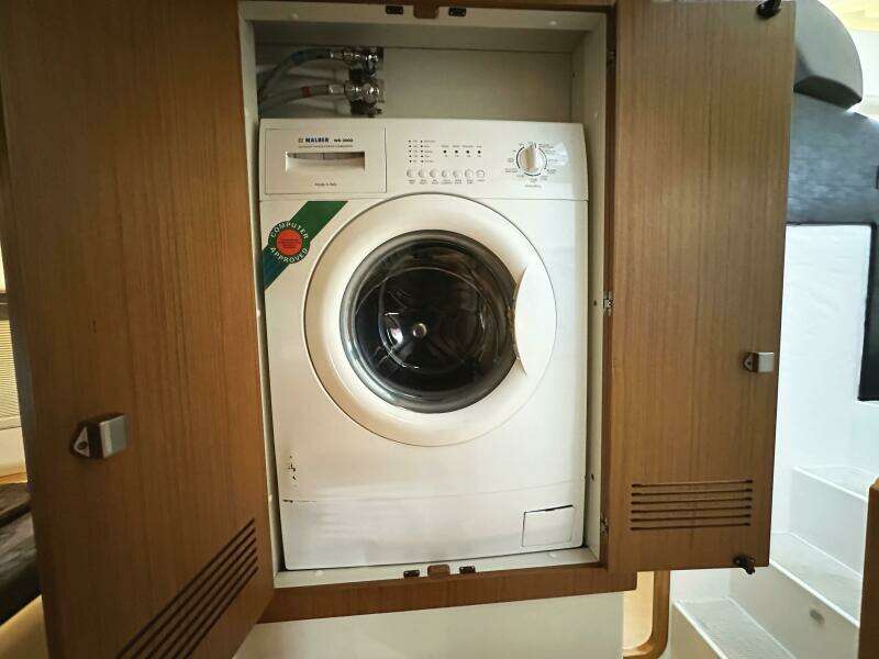 2014 Ferretti Yachts 530